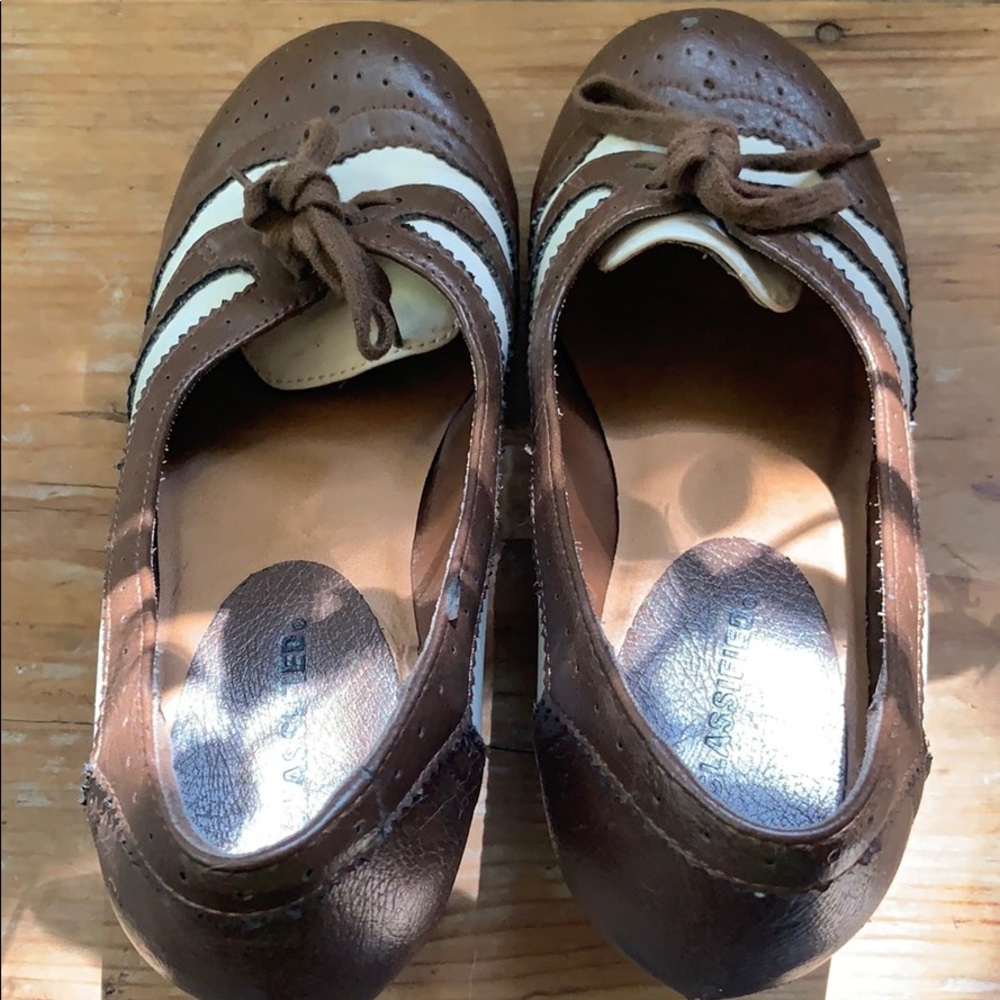 Oxford laced Brown and White Pumps